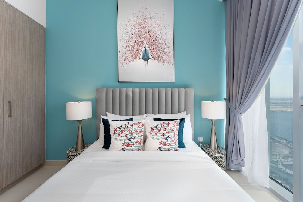 Дубай: Maison Privee - Trendy Apt on the Creek with Superb Dubai Skyline Vw