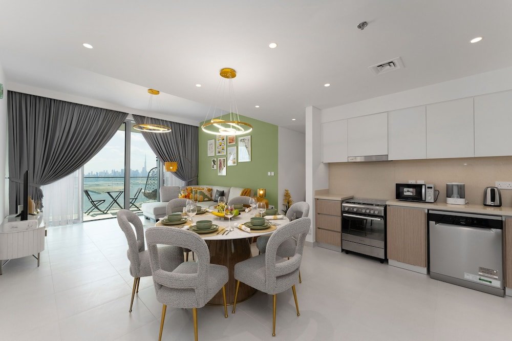 Дубай: Maison Privee - Trendy Apt on the Creek with Superb Dubai Skyline Vw