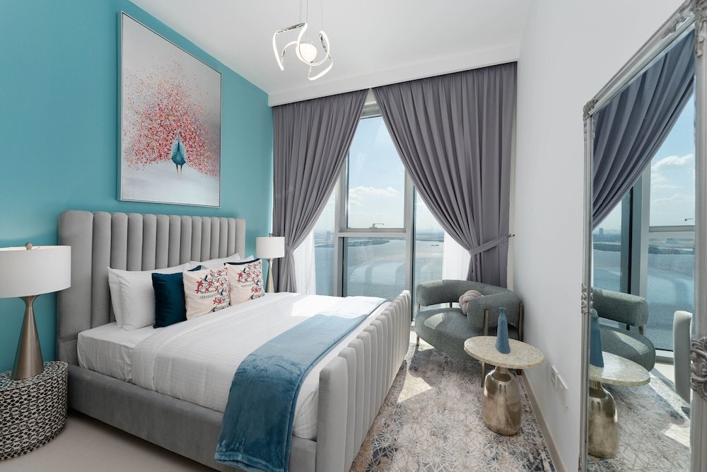 Дубай: Maison Privee - Trendy Apt on the Creek with Superb Dubai Skyline Vw