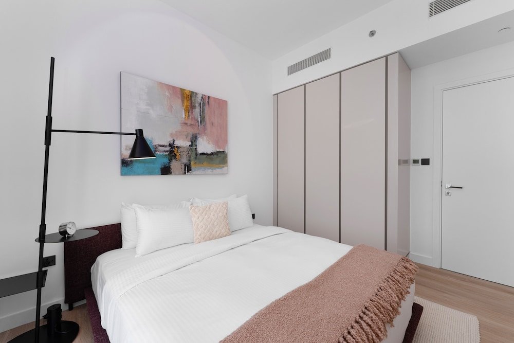Дубай: Maison Privee - Deluxe 3BR Apt w/ Dubai Marina View and Beach Access
