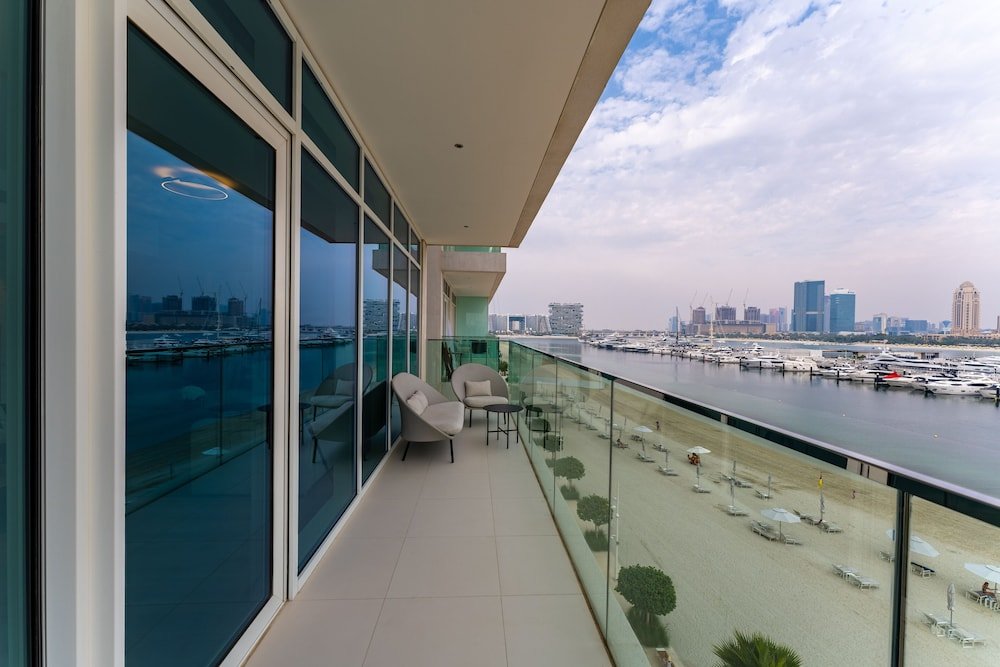 Дубай: Maison Privee - Deluxe 3BR Apt w/ Dubai Marina View and Beach Access