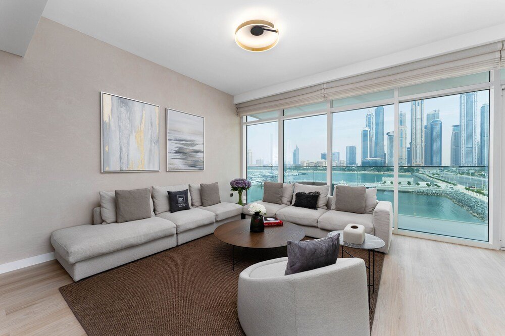 Дубай: Maison Privee - Deluxe 3BR Apt w/ Dubai Marina View and Beach Access