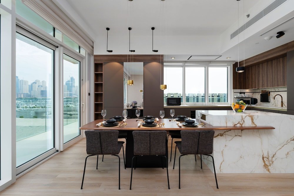 Дубай: Maison Privee - Deluxe 3BR Apt w/ Dubai Marina View and Beach Access