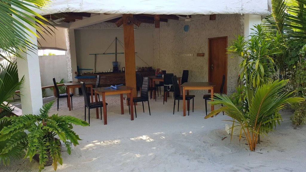 Дхаравандхоо: Blue World Dharavandhoo