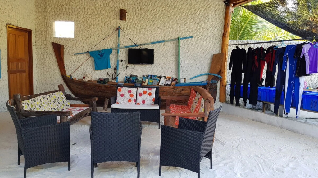 Дхаравандхоо: Blue World Dharavandhoo
