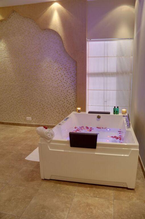 Дубай: Boutique 7 Hotel and Suites