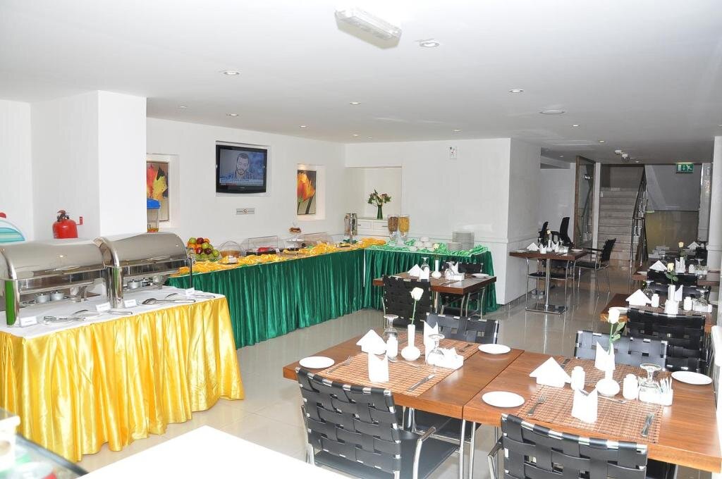 Абу-Даби: Phoenix Plaza Hotel Apartments