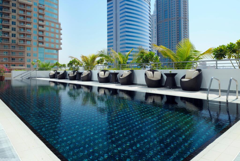 Дубай: Mövenpick Jumeirah Lakes Towers Hotel