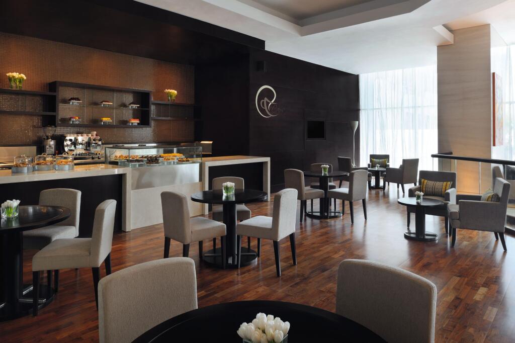 Дубай: Mövenpick Jumeirah Lakes Towers Hotel