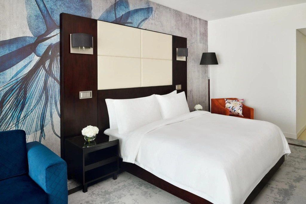 Дубай: Mövenpick Jumeirah Lakes Towers Hotel