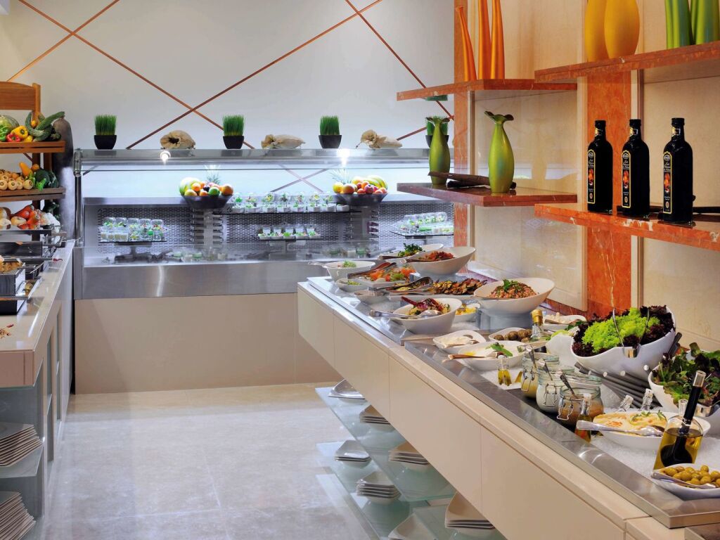 Дубай: Mövenpick Jumeirah Lakes Towers Hotel