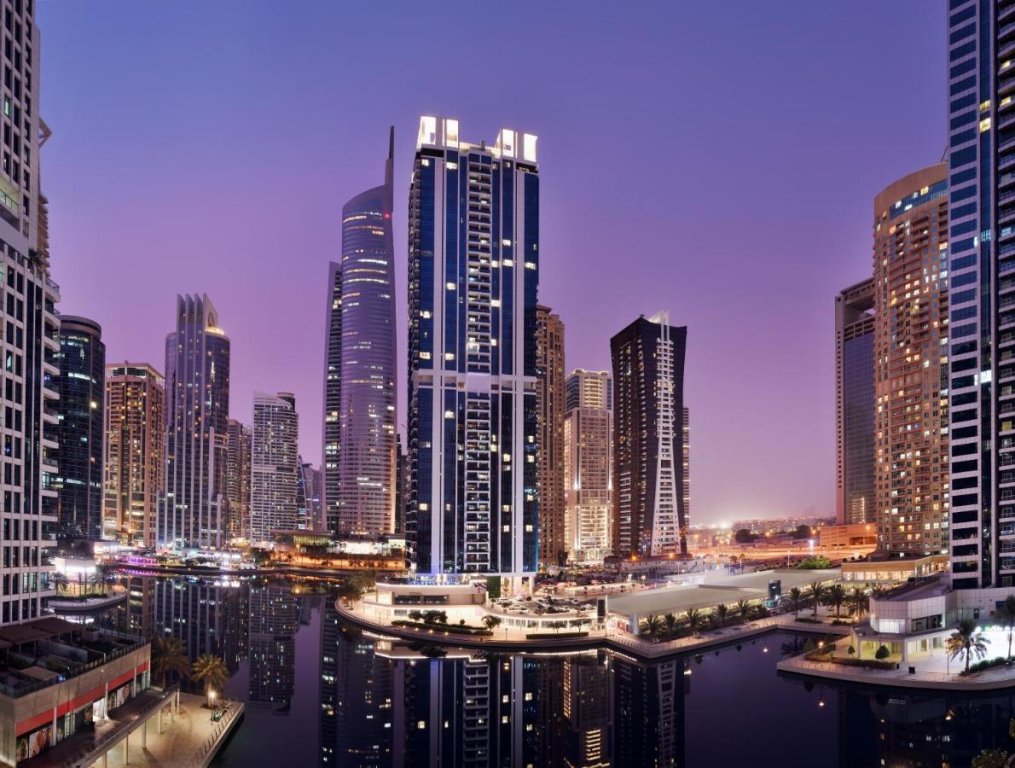 Дубай: Mövenpick Jumeirah Lakes Towers Hotel