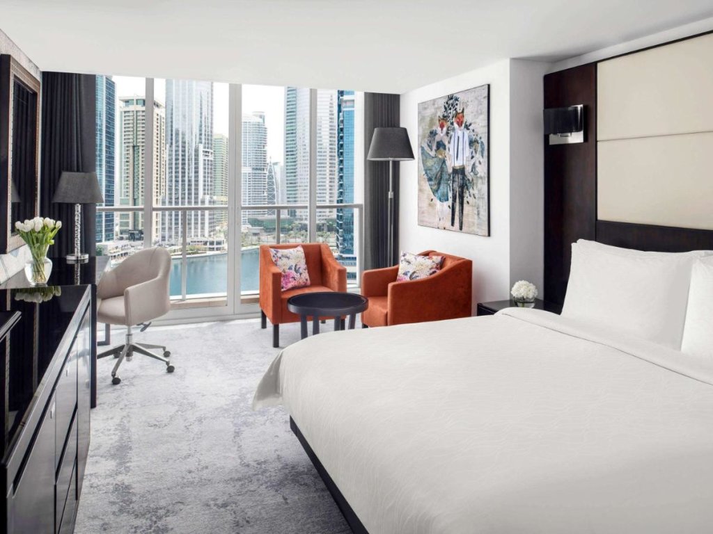 Дубай: Mövenpick Jumeirah Lakes Towers Hotel