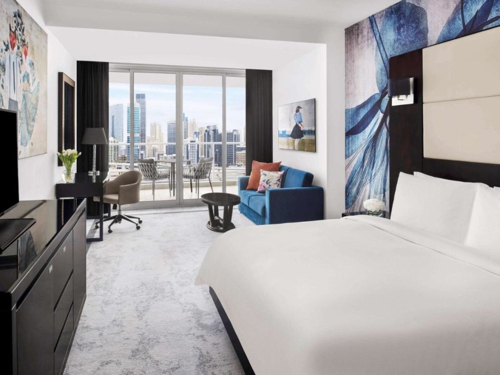 Дубай: Mövenpick Jumeirah Lakes Towers Hotel