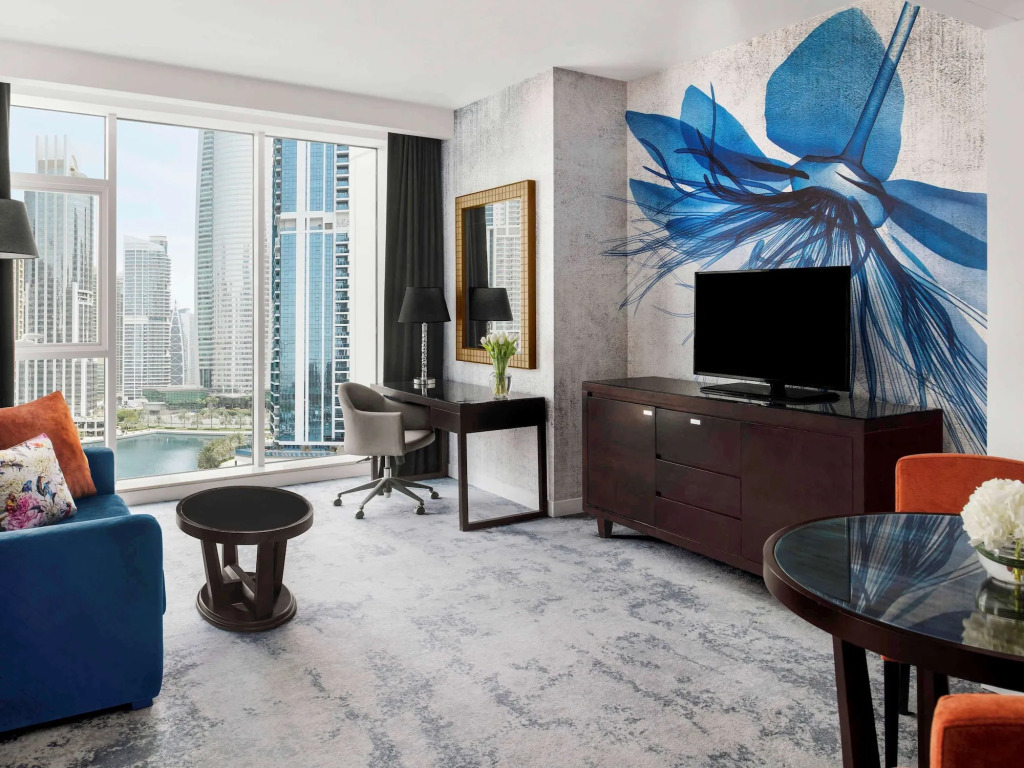 Дубай: Mövenpick Jumeirah Lakes Towers Hotel