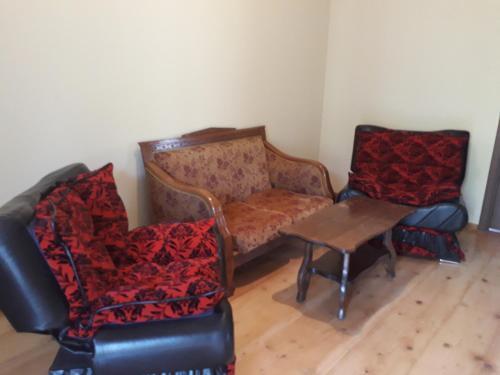 Местиа: Guest House for you
