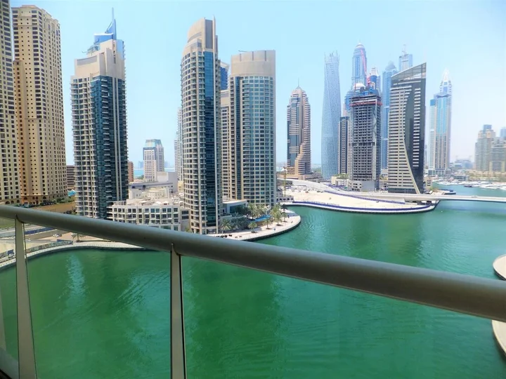 Дубай: Fully Furnished 1BR with Balcony & Marina View - MRVW