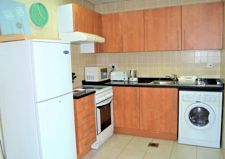 Дубай: Fully Furnished 1BR with Balcony & Marina View - MRVW