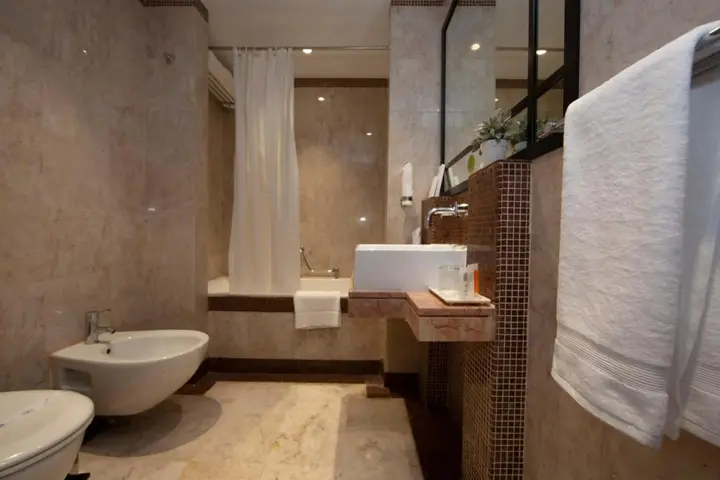 Дубай: Number One Tower Suites Dubai
