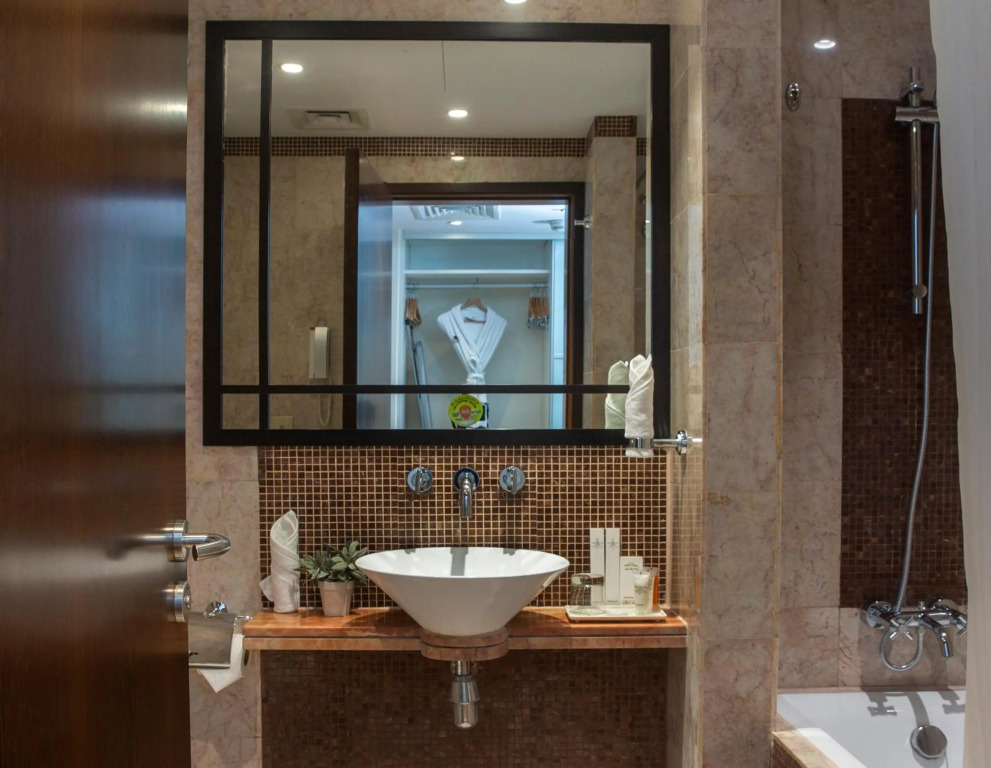 Дубай: Number One Tower Suites Dubai