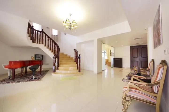 Дубай: Garden Villa In Falcon City