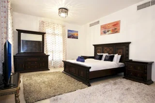 Дубай: Garden Villa In Falcon City