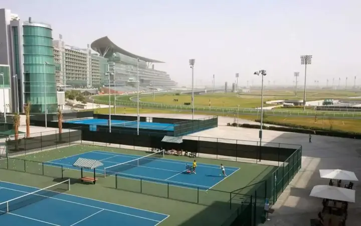 Дубай: Отель The Meydan Hotel Dubai