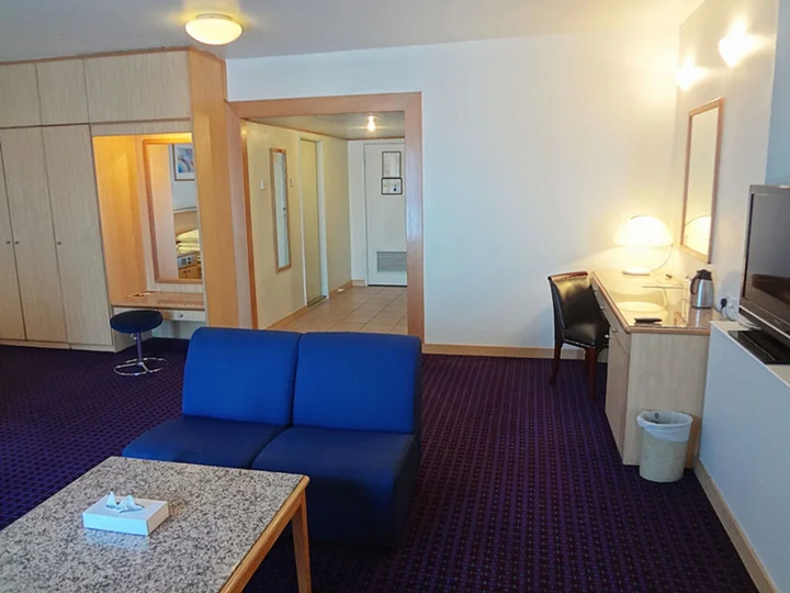 Дубай: Ambassador Hotel