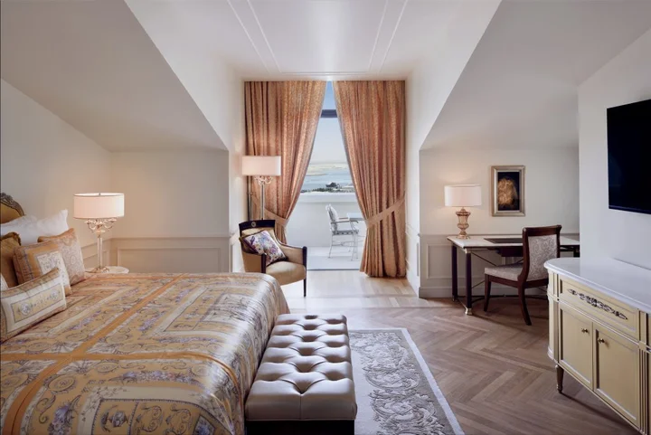 Дубай: Отель Palazzo Versace Dubai
