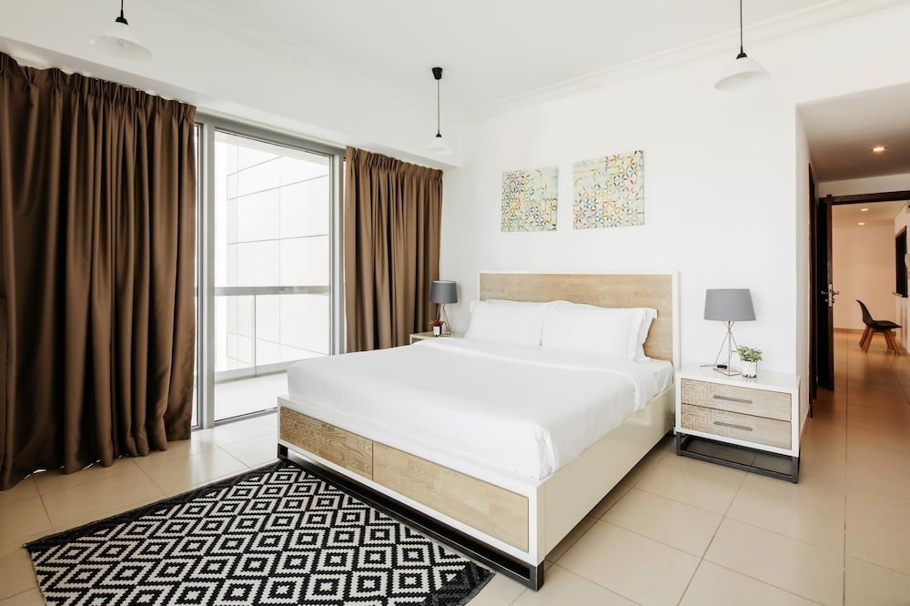 Дубай: Fantastay Downtown Blvd 8