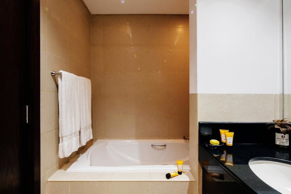 Дубай: Fantastay Downtown Blvd 8