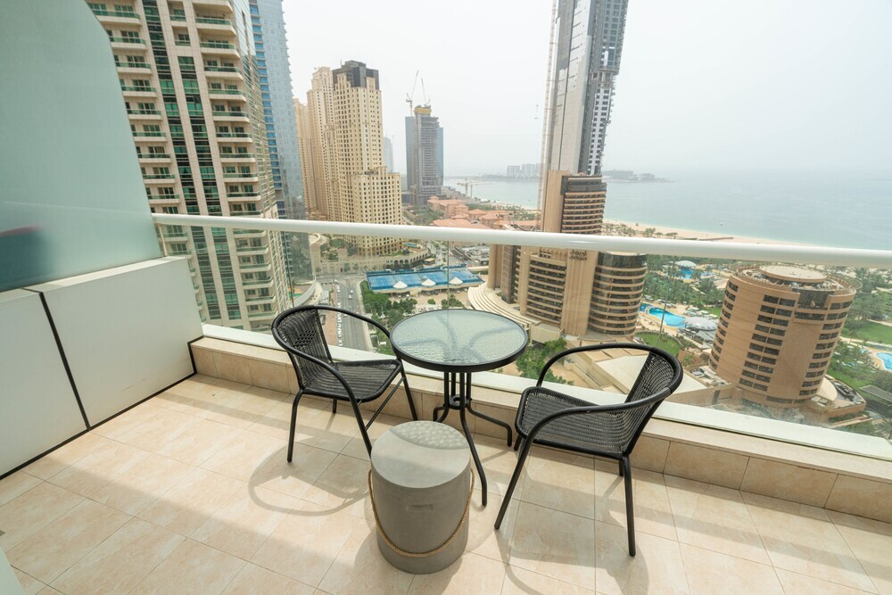 Дубай: FantaStay Botanica Towers