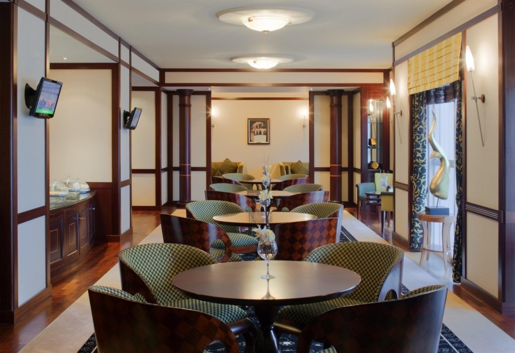 Дубай: Dusit Thani Dubai