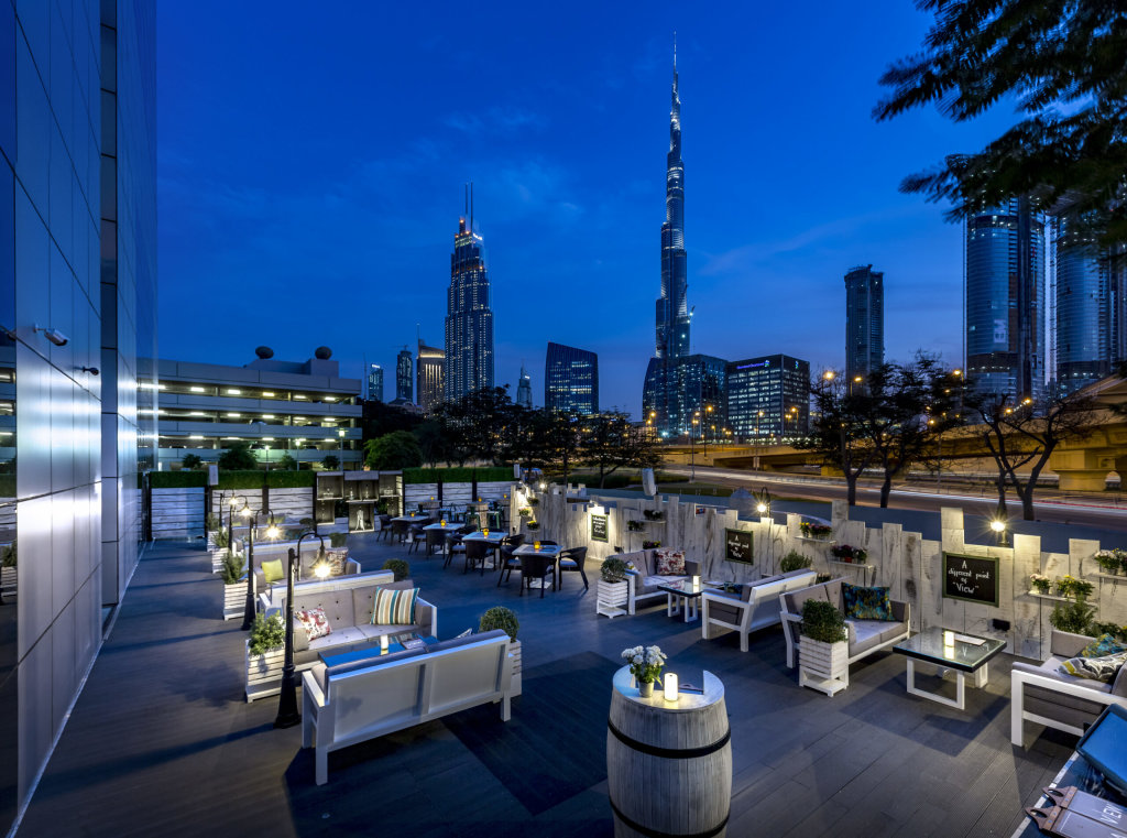 Дубай: Dusit Thani Dubai