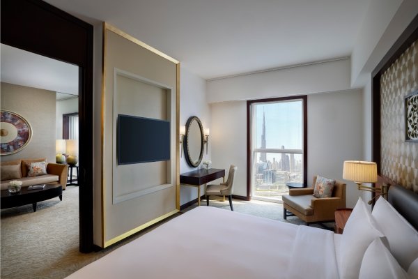 Дубай: Dusit Thani Dubai