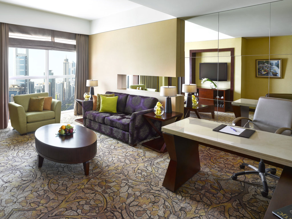 Дубай: Dusit Thani Dubai