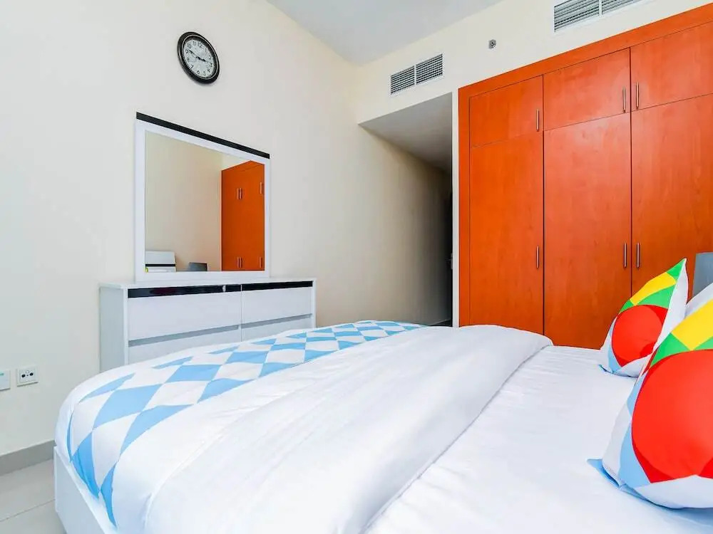 Дубай: Lake Point Tower by OYO Rooms