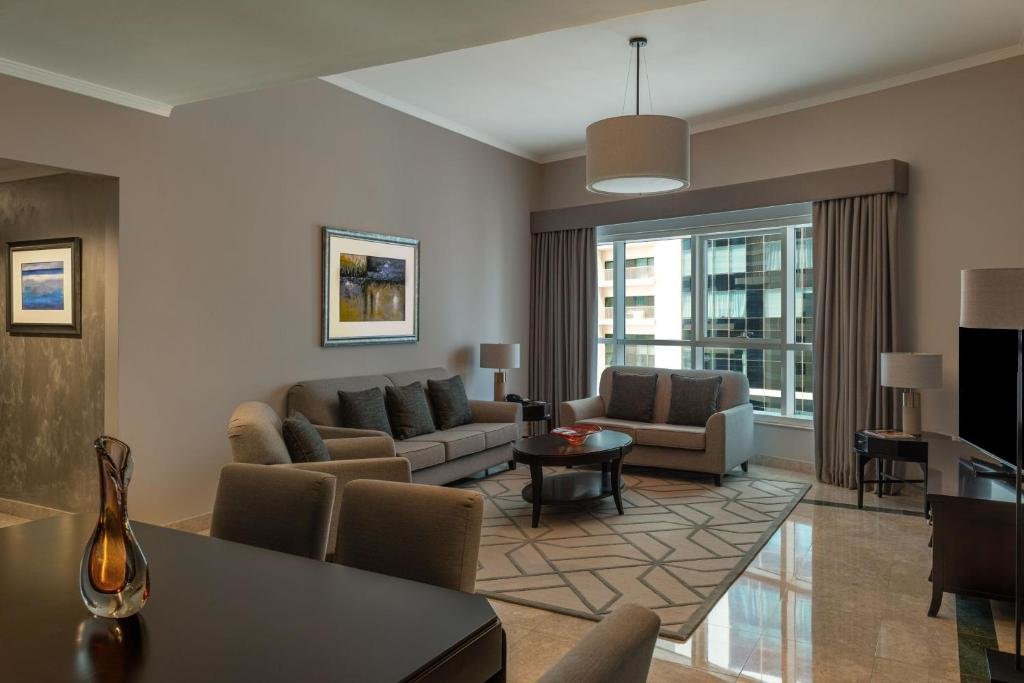 Дубай: Dubai Marriott Harbour Hotel & Suites