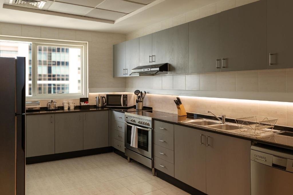 Дубай: Dubai Marriott Harbour Hotel & Suites