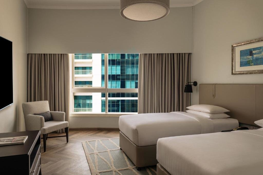 Дубай: Dubai Marriott Harbour Hotel & Suites