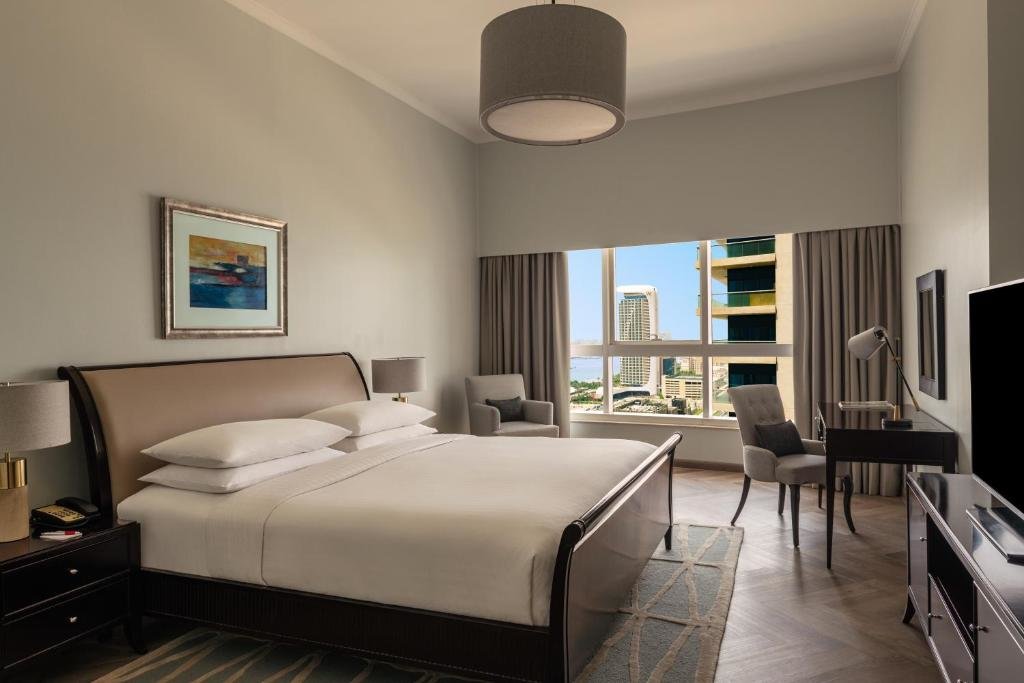 Dubai Marriott Harbour Hotel & Suites — фото 1