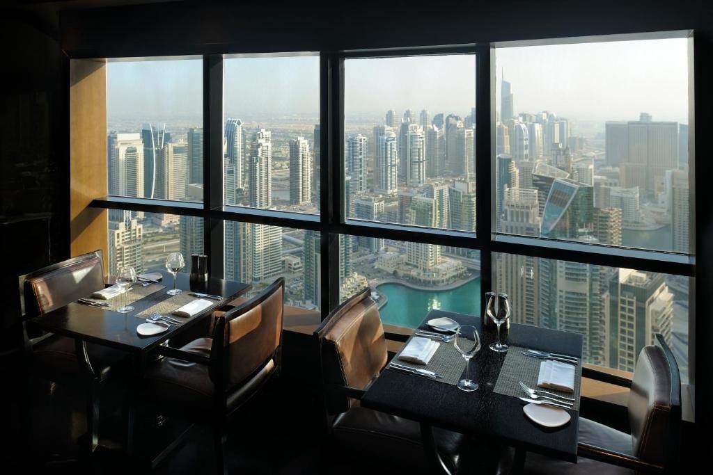 Дубай: Dubai Marriott Harbour Hotel & Suites