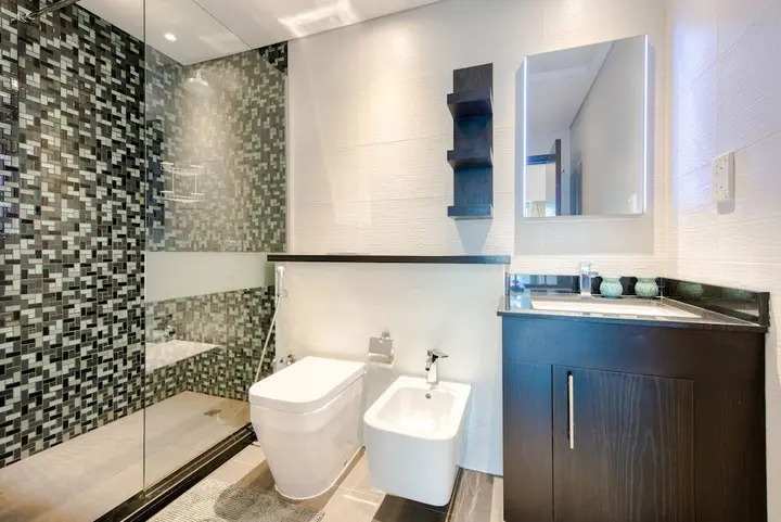 Дубай: Cayan Tower by Raine & Horne Holiday Homes