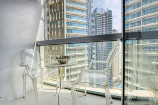 Дубай: Cayan Tower by Raine & Horne Holiday Homes