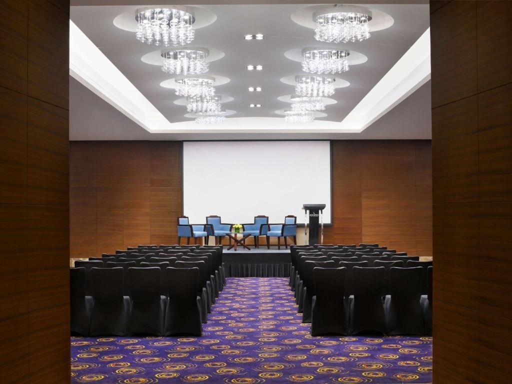 Дубай: Mövenpick Hotel Jumeirah Beach
