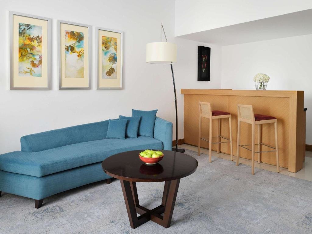 Дубай: Mövenpick Hotel Jumeirah Beach