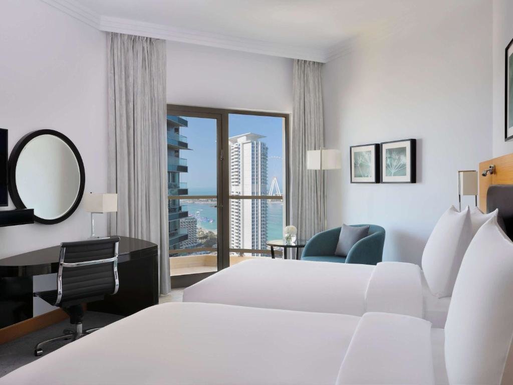 Дубай: Mövenpick Hotel Jumeirah Beach