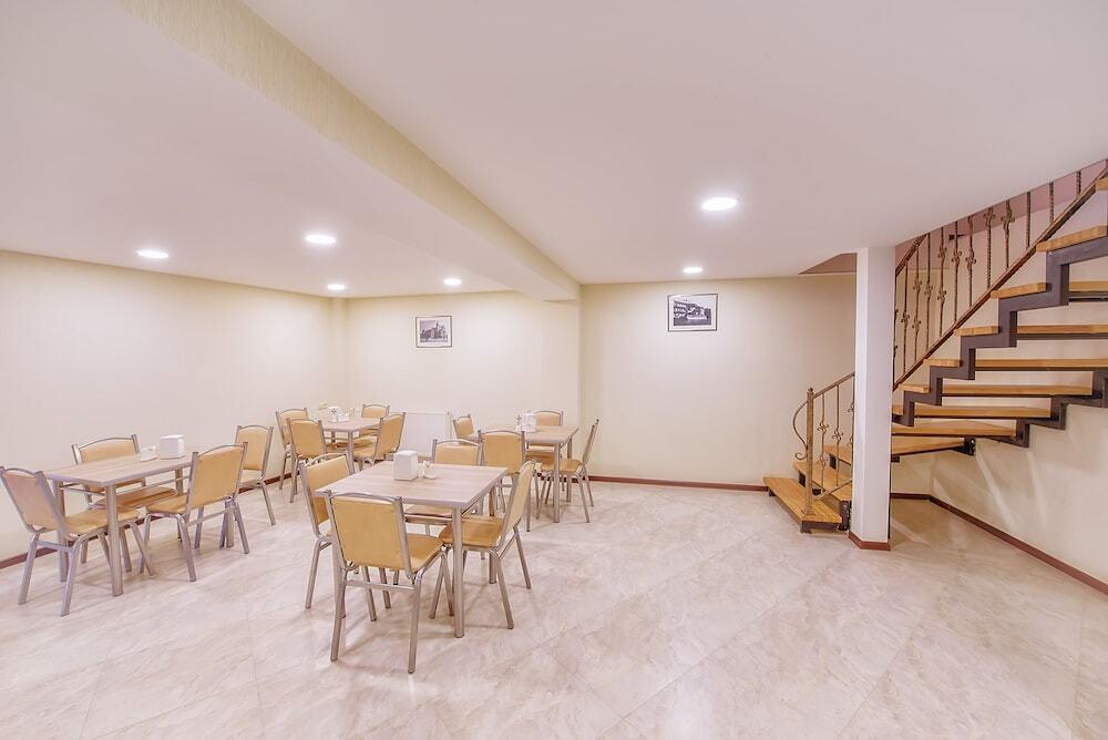 Тбилиси: Green Corner Hotel