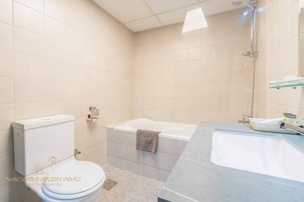 Дубай: Апартаменты Marco Polo - Wonderful Apt With Beautiful full Lake Views