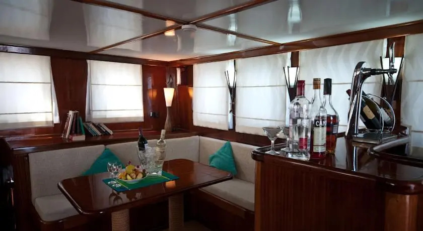 Северный атолл Мале: Dream Voyager Yacht